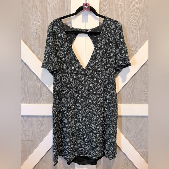 bp Dresses & Skirts - 221. NWT BP Paisley Flutter Sleeve V-Neck Dress 2X
